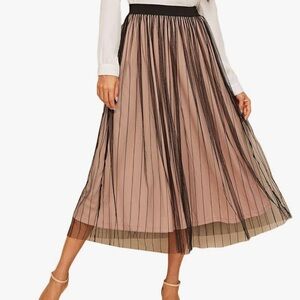 Elegant Black and Tan Pleated Skirt